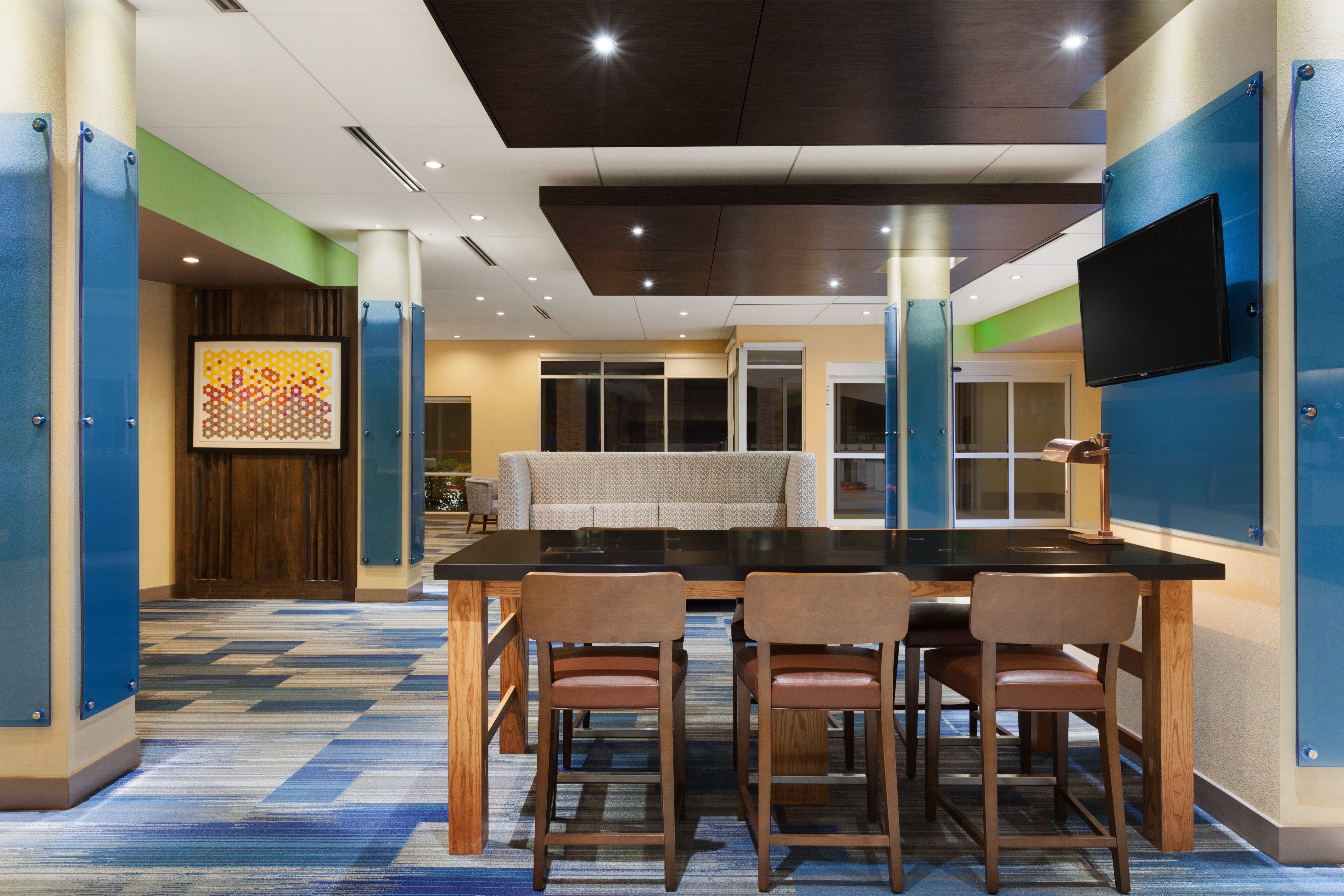 Holiday Inn Express & Suites Edinburg- Mcallen Area By Ihg Exterior photo