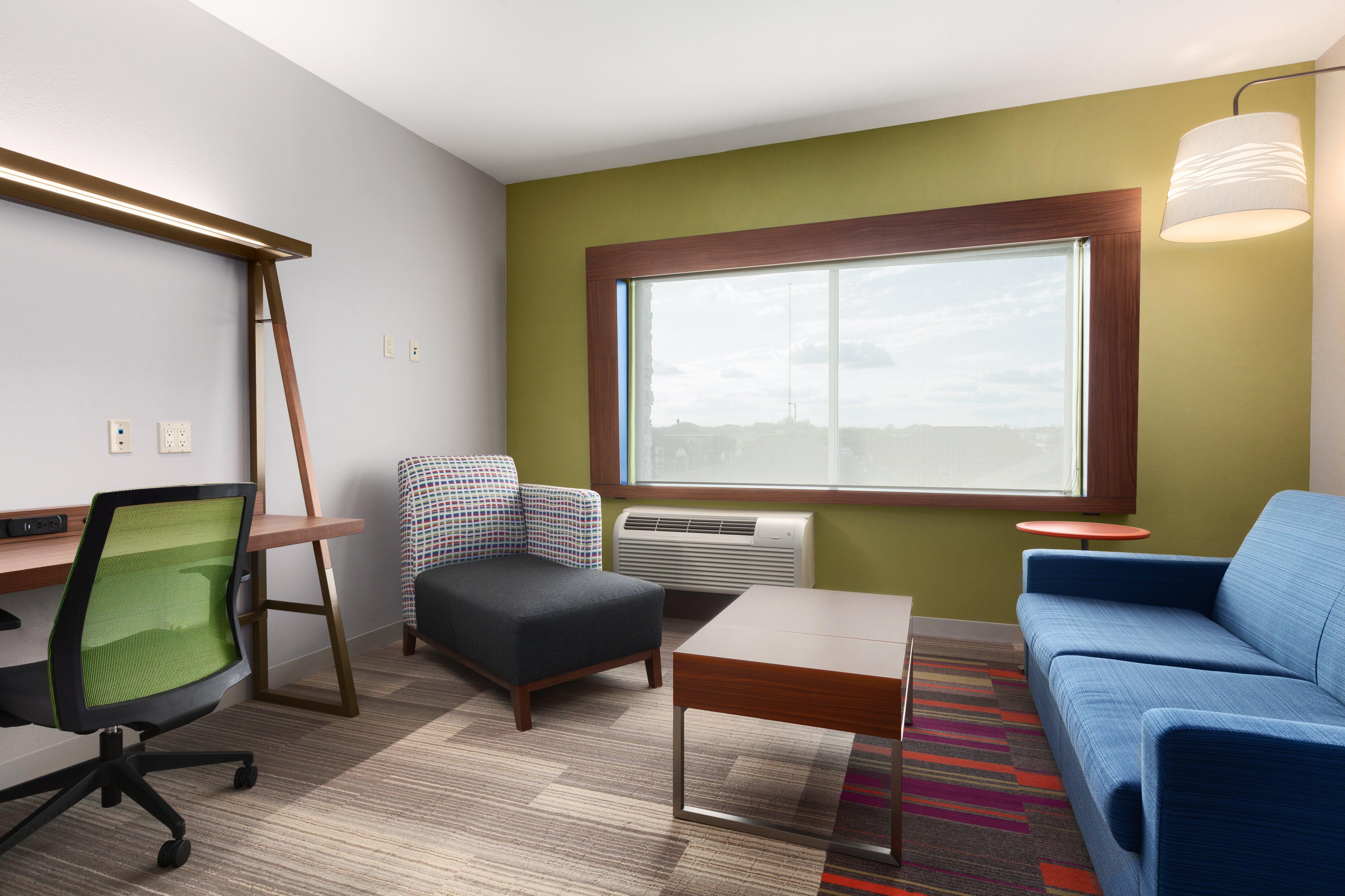 Holiday Inn Express & Suites Edinburg- Mcallen Area By Ihg Exterior photo
