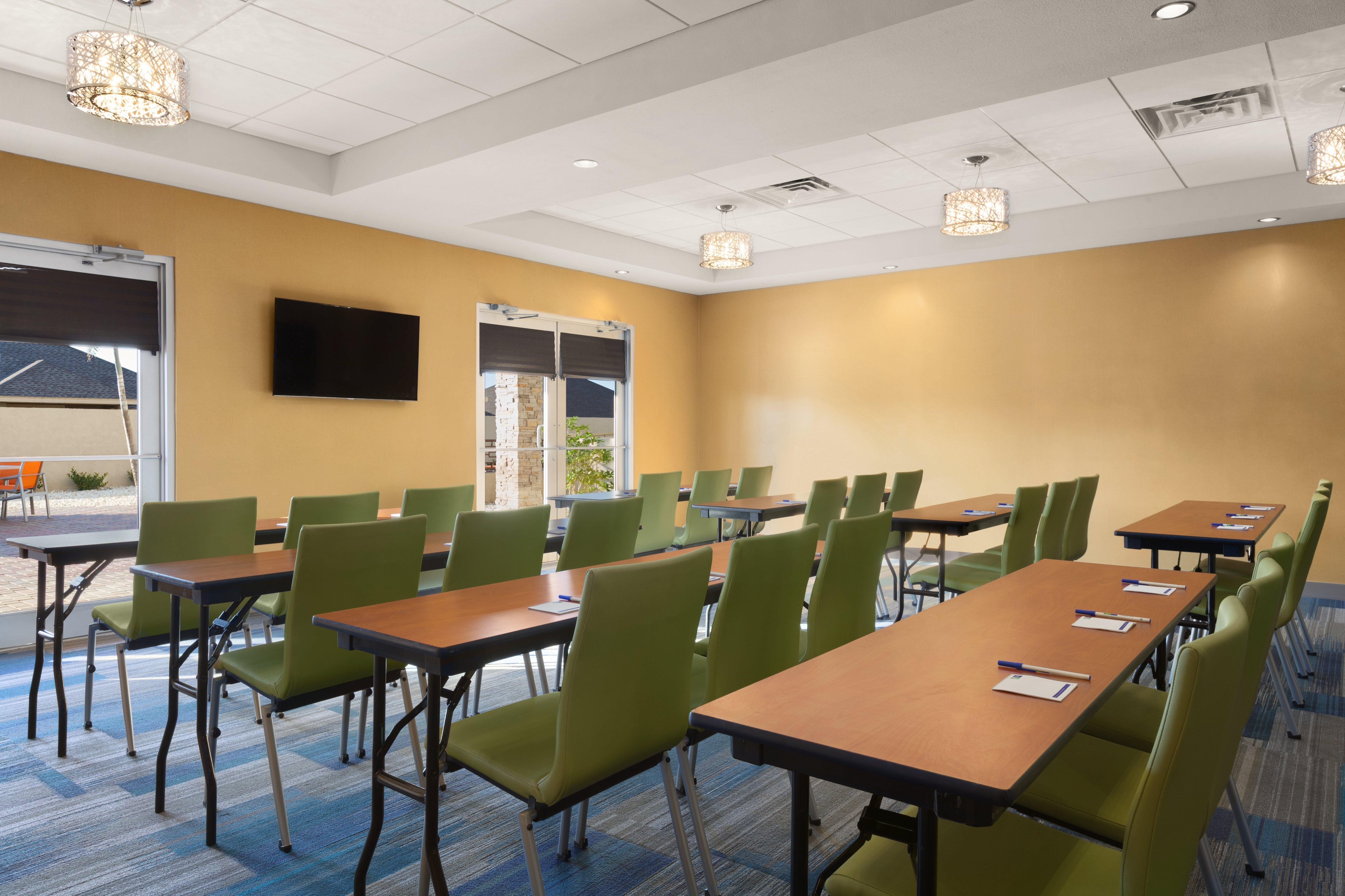 Holiday Inn Express & Suites Edinburg- Mcallen Area By Ihg Exterior photo